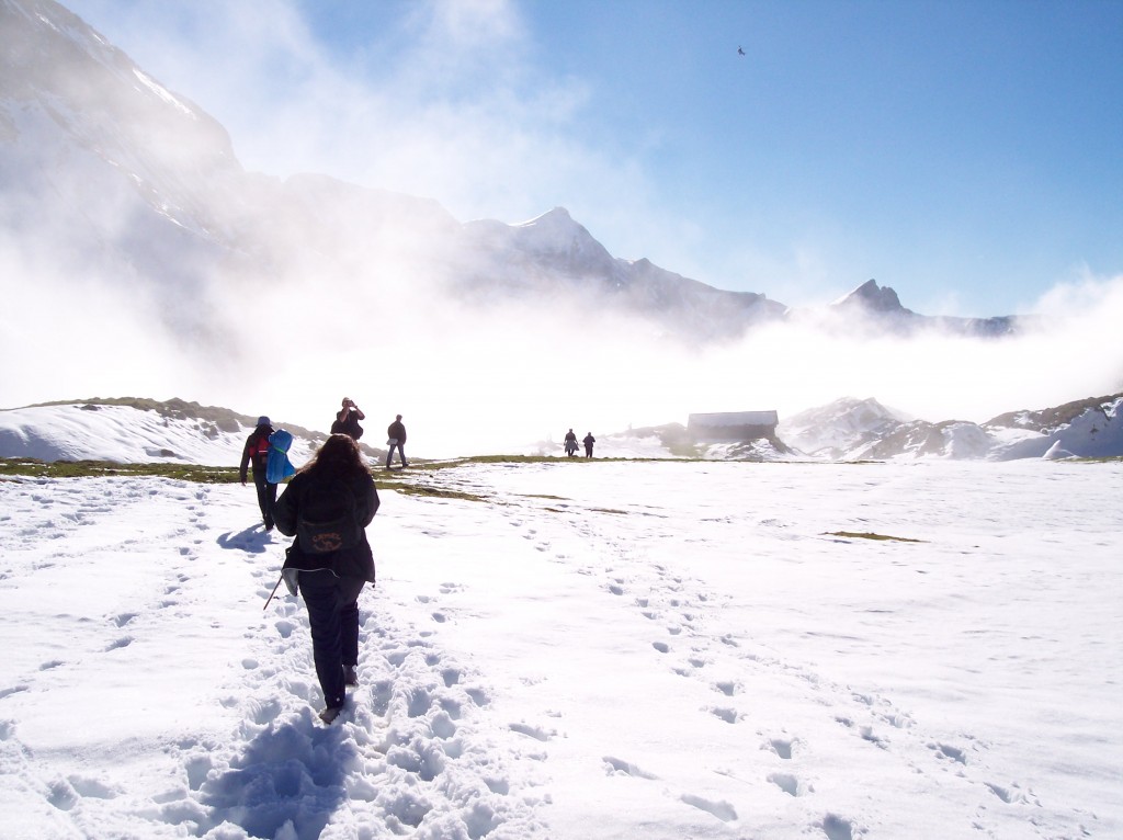 Abstieg im Schnee