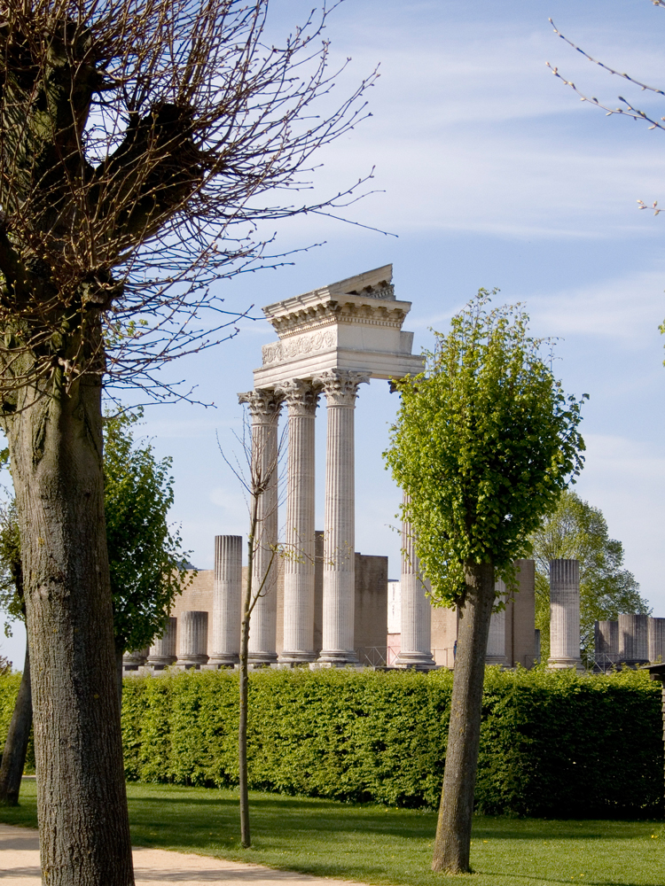 Der Hafentempel (rekonstruiert!) im Römerpark Xanten