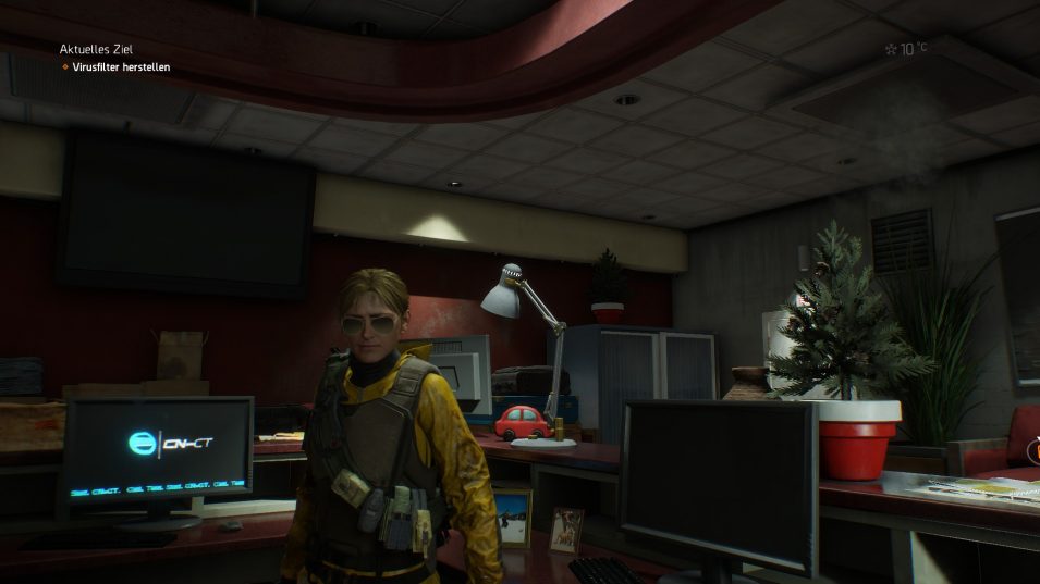 Selfie im Safe House direkt nach Spielstart - man trägt am Anfang in Survival nur einfaches Equipment mit sich.