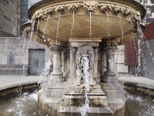 Petrusbrunnen am Kölner Dom