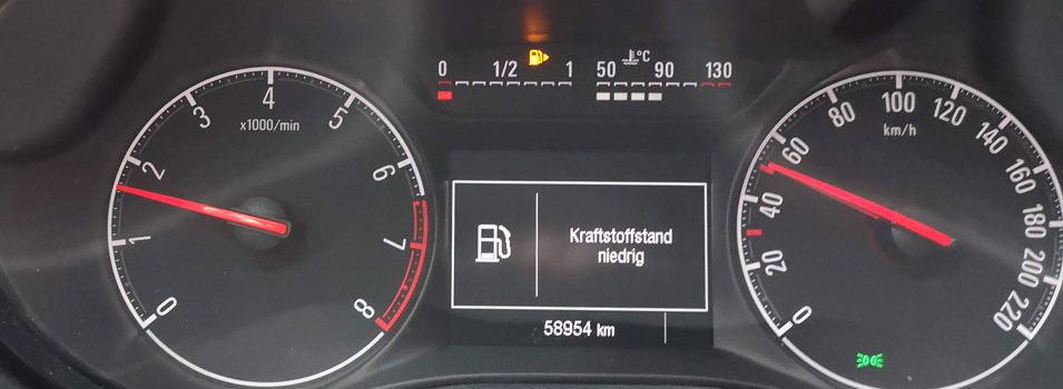 Opel Corsa - Kraftstoffstand niedrig