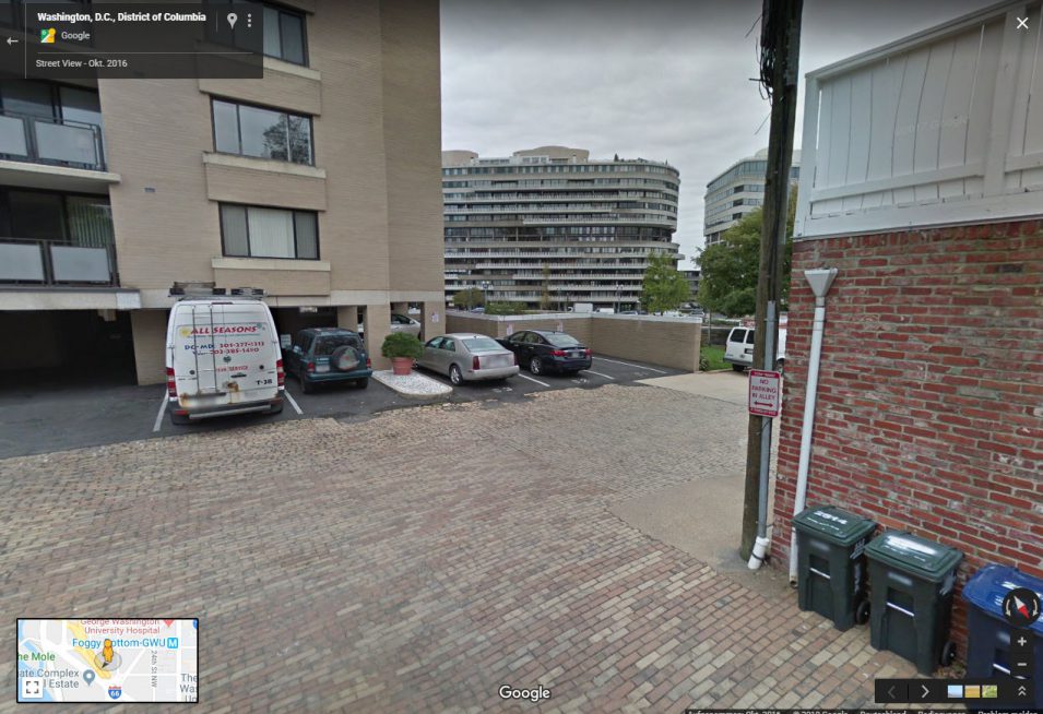 Ecke in in Google Maps mit Mülleimern