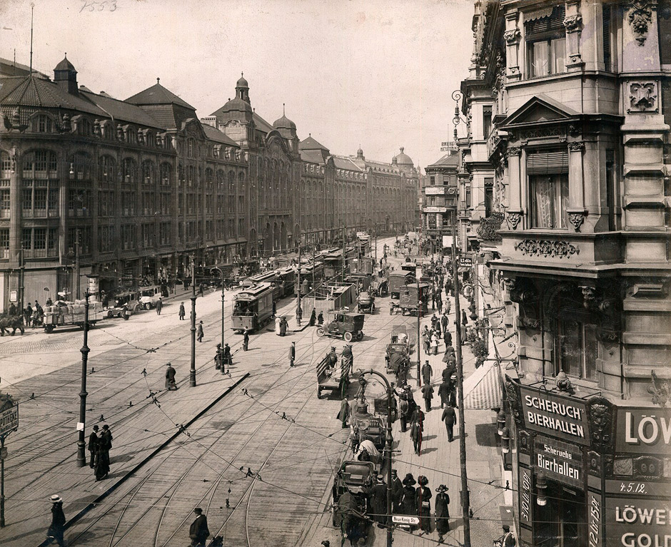 Straßenszene in Berlin 1912, Alexanderstraße