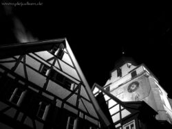 Bei eisiger Kälte bei Nacht und Nebel nach Herrenberg und Fachwerkhäuser fotografiert. Das Bild ist nix besonderes, aber irgendwie mag ich es ^^ 26. Dezember 2008