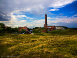 NACHHER - Mein HDR-Fake-Versuch ^^ Aus einem eher langweiligen Motiv (VORHER-Bild) auf der Nordseeinsel Norderney hab ich irgendwie was Farbenfrohes zusammengebastelt. Es ist schon grenzwertig bunt, aber irgendwie hat grad das Farbige am Bild was, das das Motiv zu einer Traumlandschaft macht. 22. Mai 2009