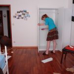 Scharniere dranschrauben Schlafzimmer-Update