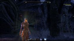 Leider nur vorrübergehende Rüstung mit imba-onehit-Deathskills :D Diese goldene Rüstung mit Diamanten drauf wäre einem Supermagier wie mir doch angemessen! ESO