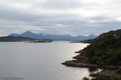 Blick zur Brücke, die die Isle of Skye mit dem "britischen Festland" verbindet Schottland 2003
