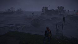 Gespenstische Stimmung auf einer Straße am Lincoln Memorial Verlassene Autos nachts im Nebel